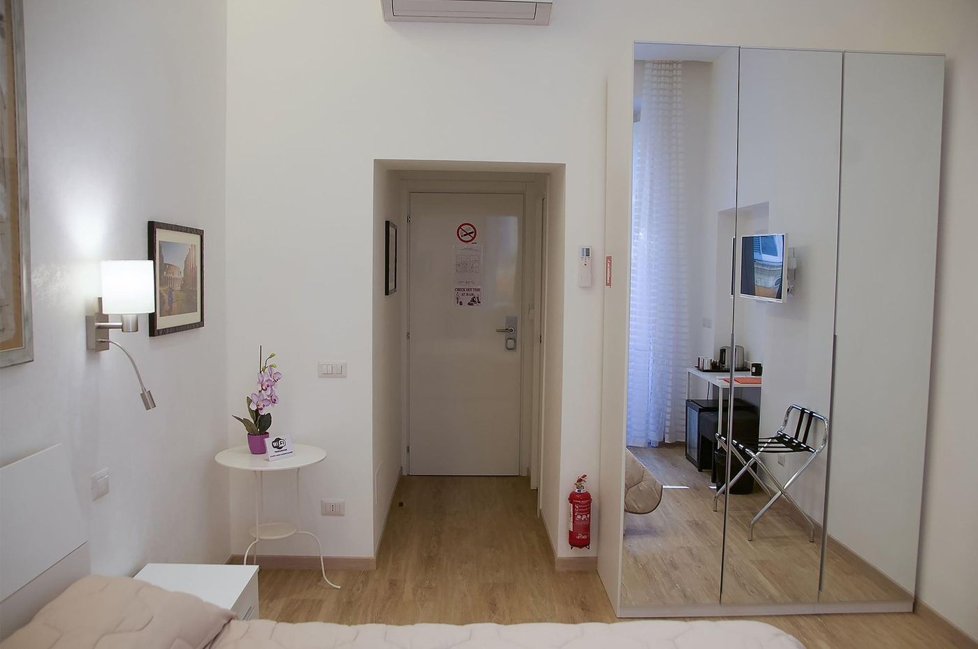 Roma-Vespahouse-Room-25