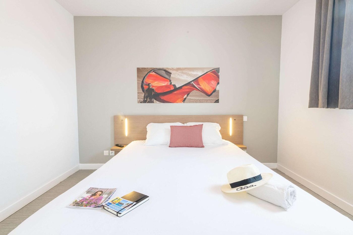 Comfort-Suites-Cannes-Mandelieu-Room-33