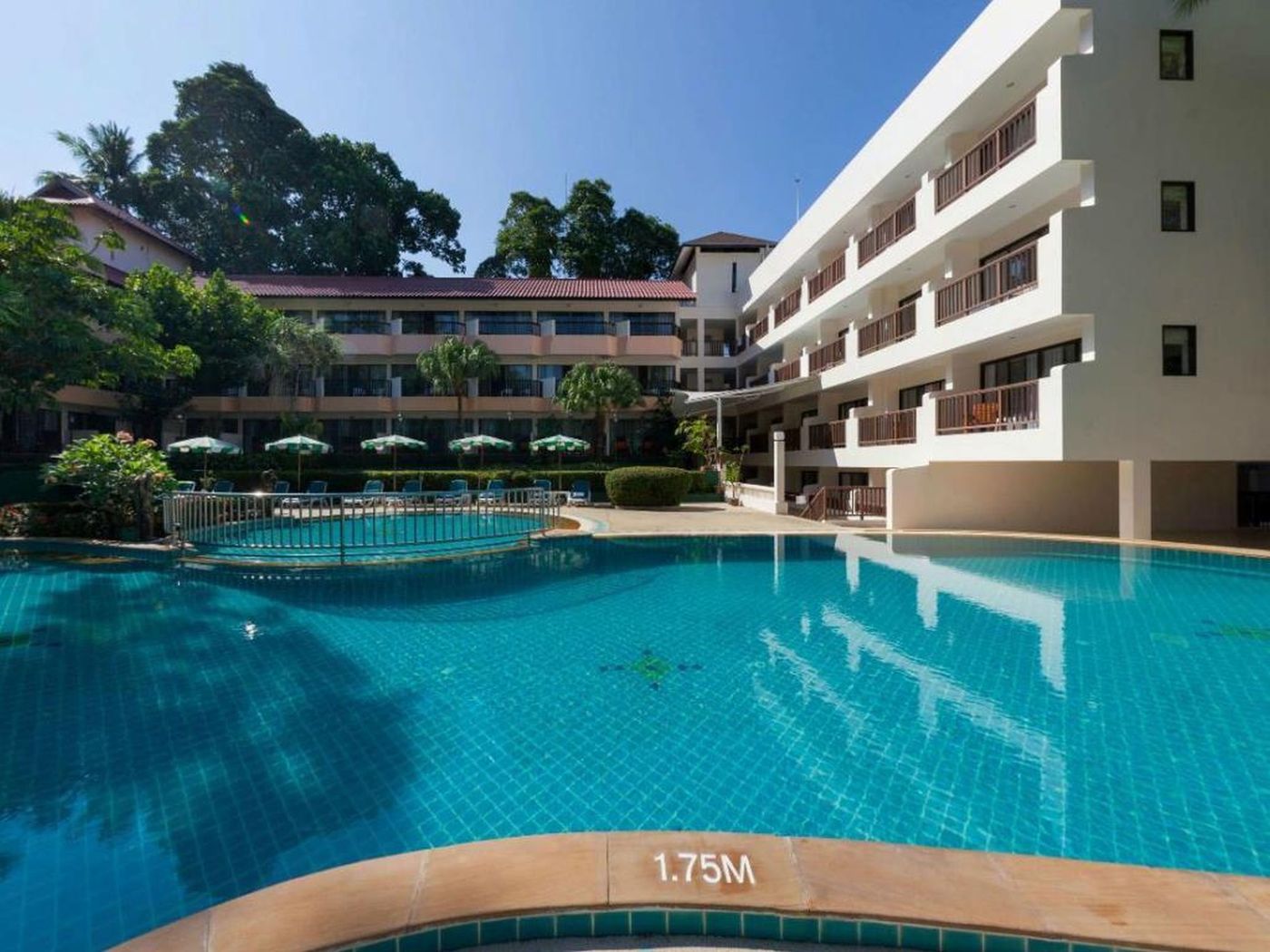 Patong-Lodge-Hotel-Pool-6