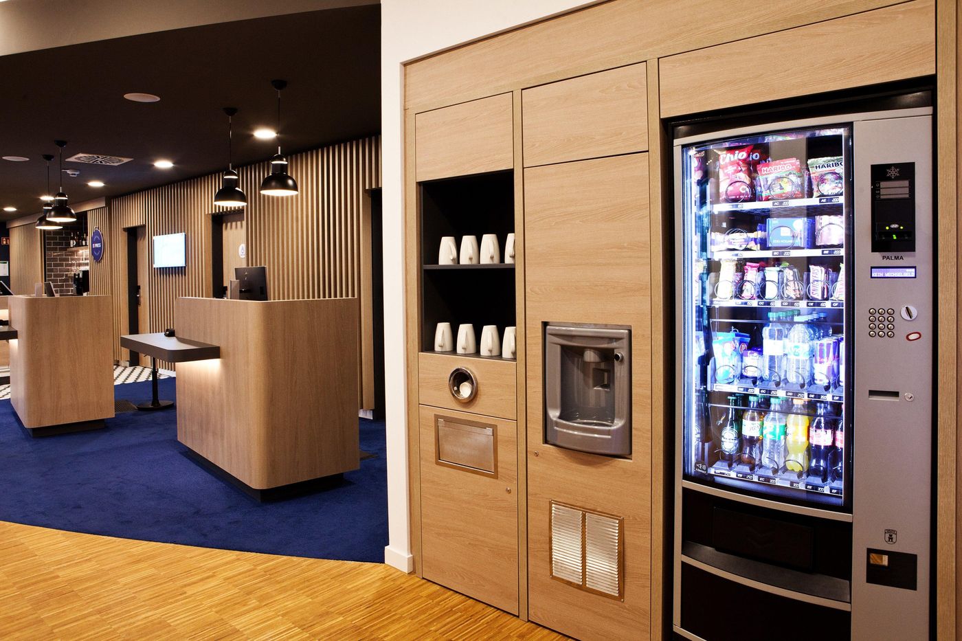 Holiday-Inn-Express-Munich---Olympiapark-Lobby-23