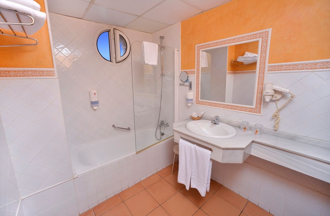 Alboran-Algeciras-Room-19