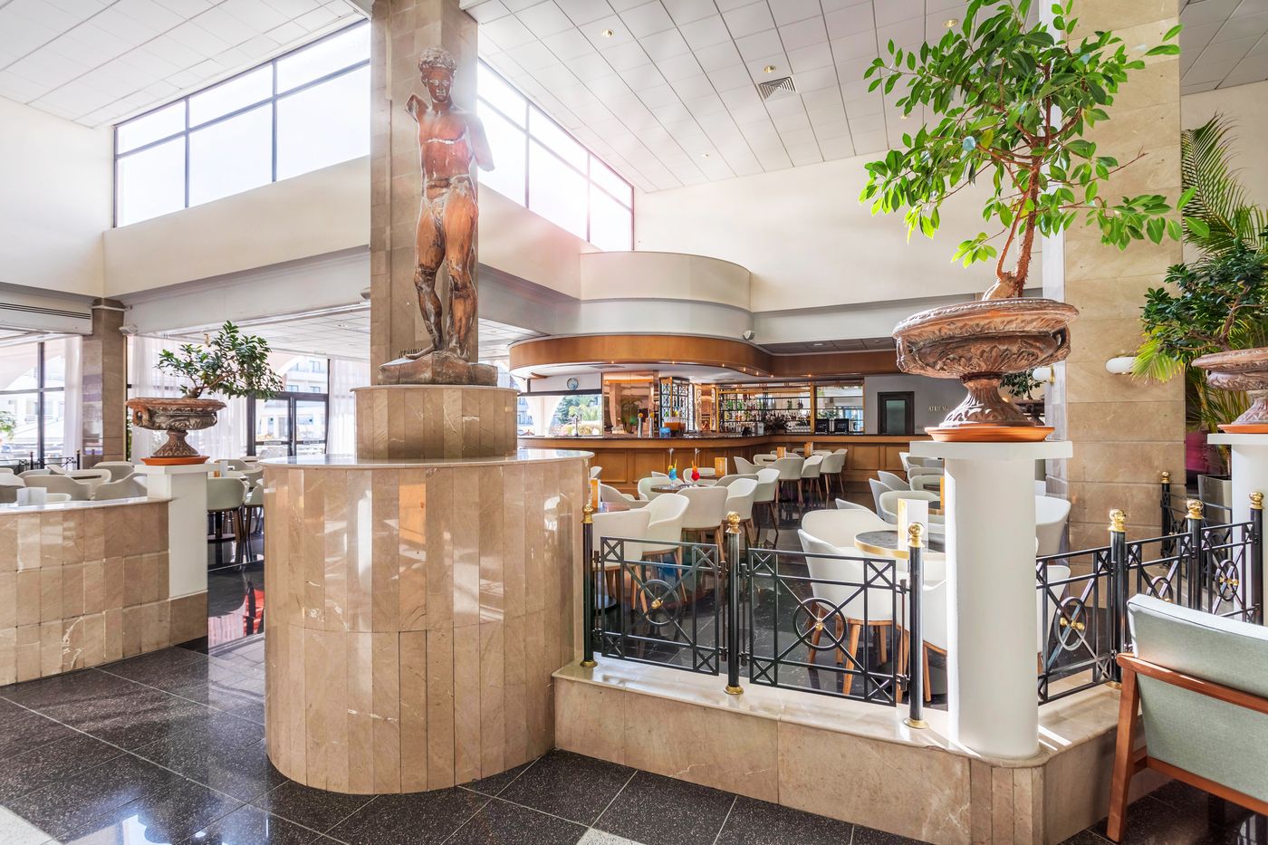 Louis-Phaethon-Beach-Bar-48