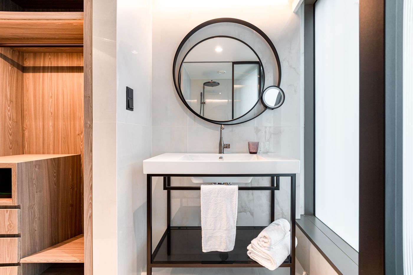 Luster-Hotel-Room-31