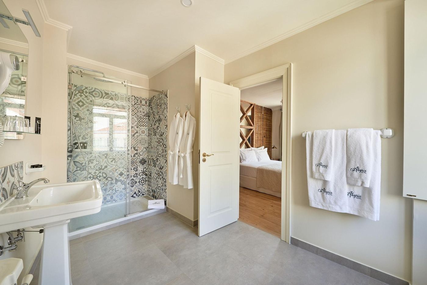 Alegria-A-Lisbon-Boutique-Hotel-Room-49