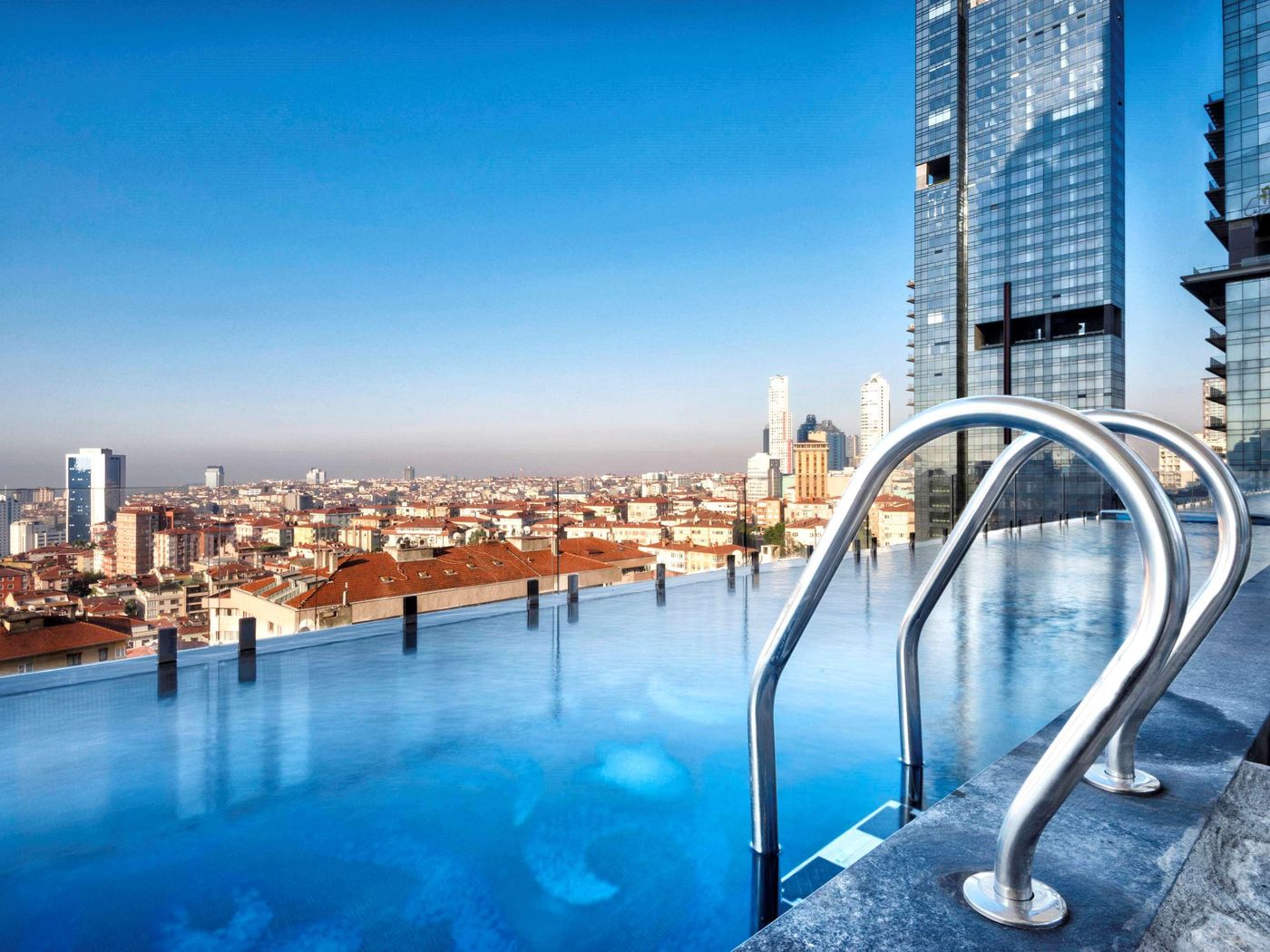 Fairmont-Quasar-Istanbul-Pool-83