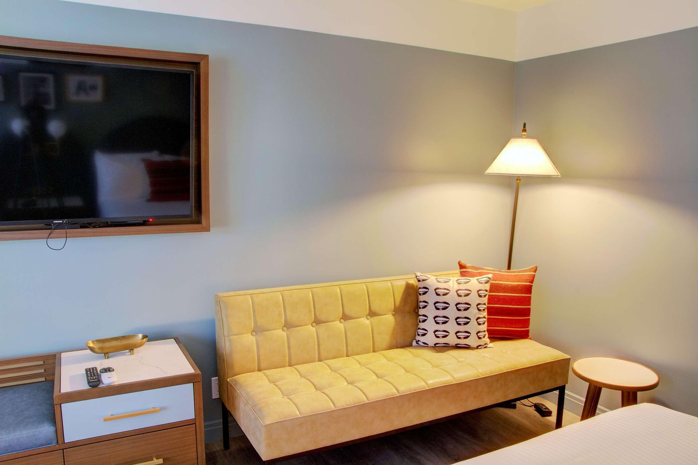 Best-Western-Plus-Hollywood-Hills-Room-42