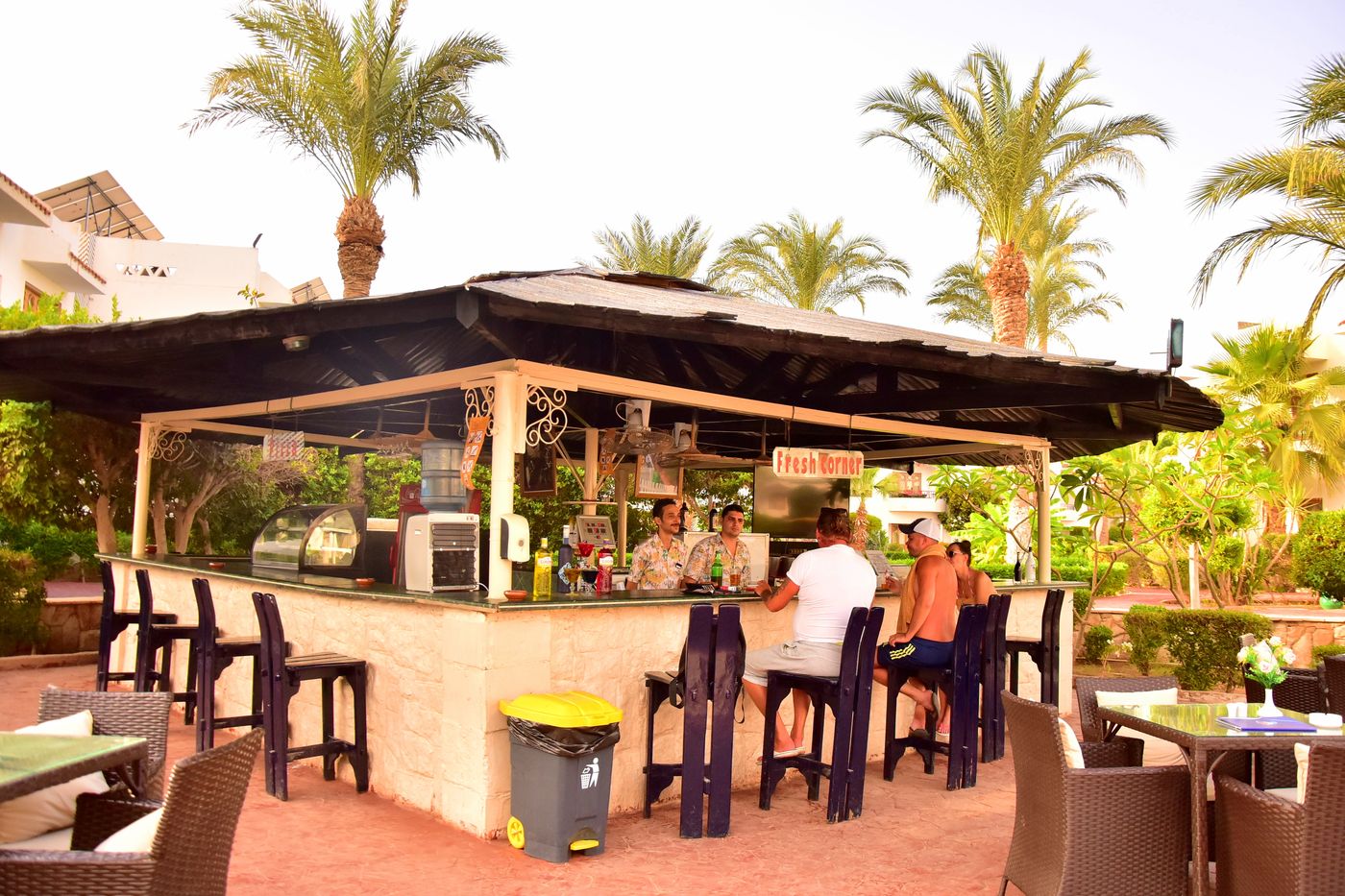 Dive-Inn-Resort-Bar-19