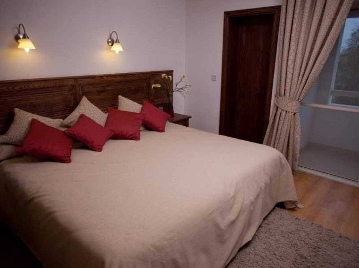 Club-Salina-Warhf-Room-24