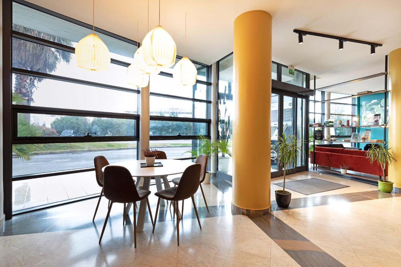 B-B-Hotel-Pisa-Lobby-16