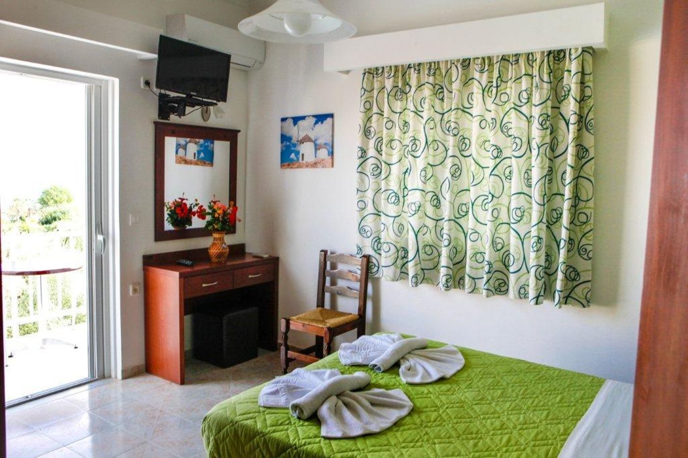 Amoudi Studios and Apartments