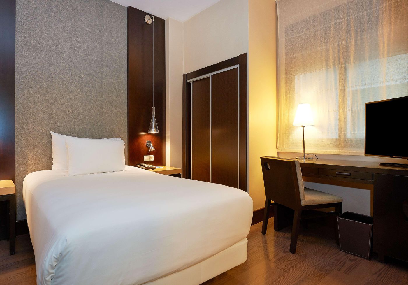 NH Barcelona Eixample-Spain-BARCELONA-Room-5