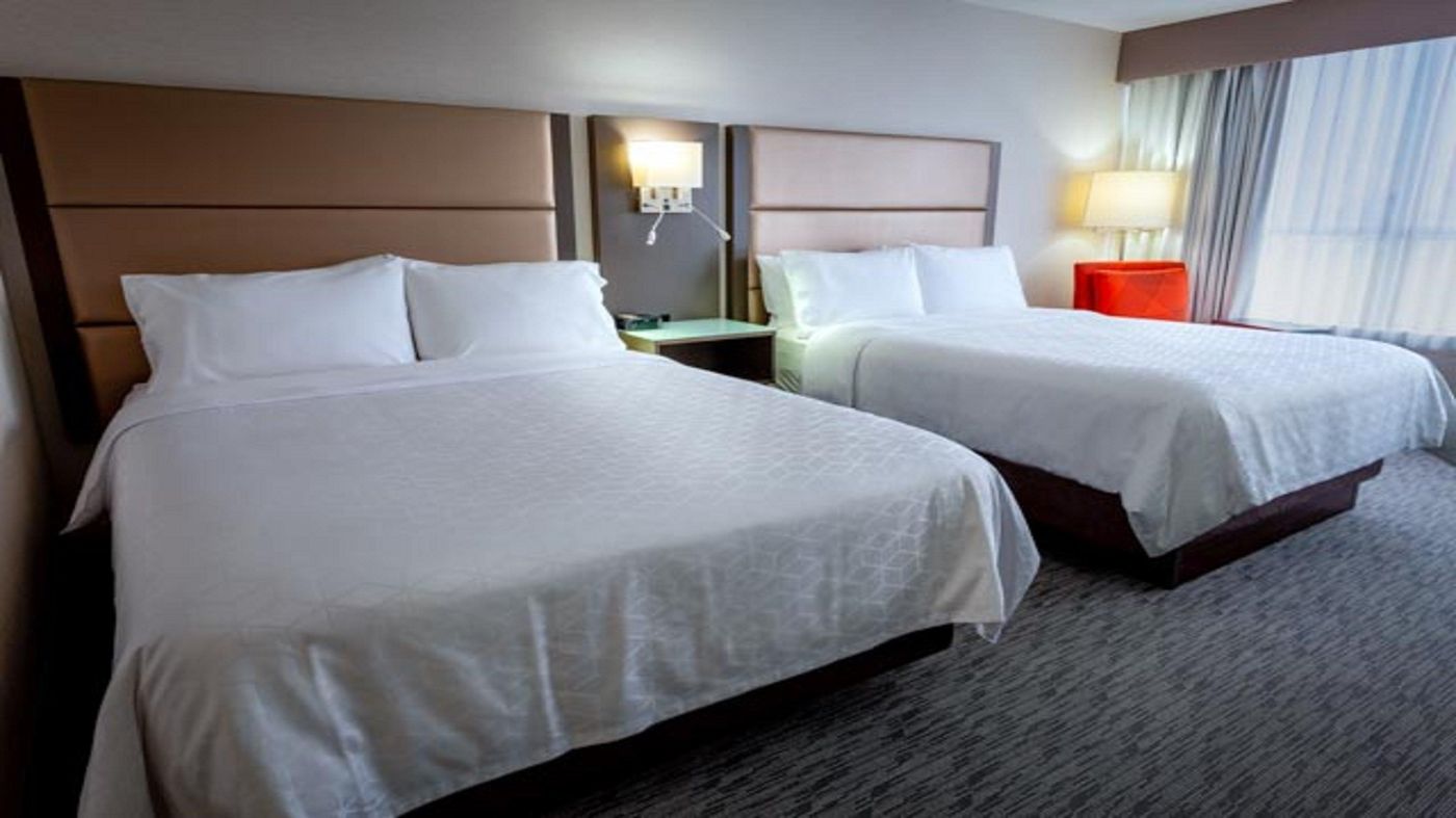 Holiday-Inn-Express-Vancouver-Metrotown--Burnaby--Room-27
