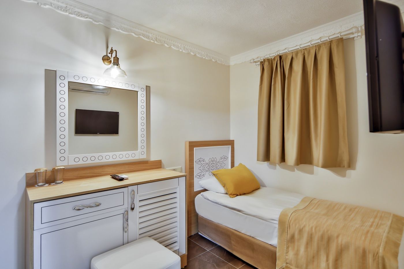 Crystal Club World of Colours