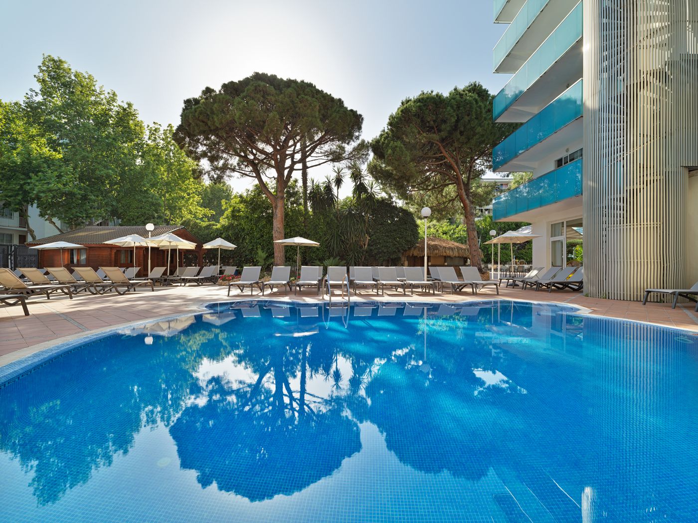 H10-Delfin---Adults-Only-Pool-6