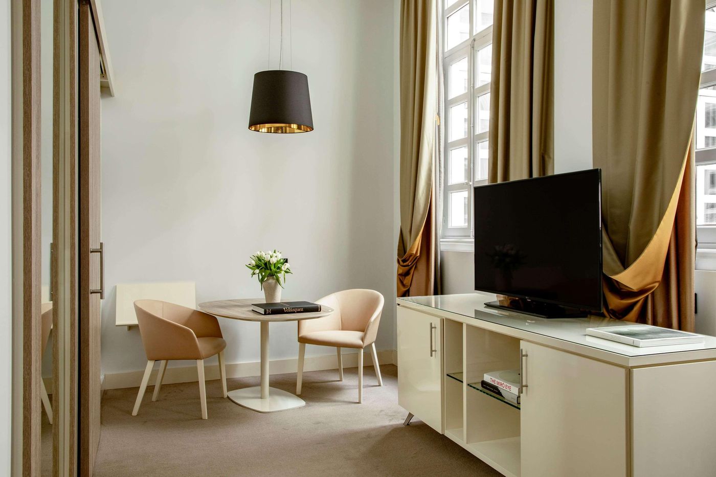 Gran-Melia-Palacio-de-los-Duques-Room-11