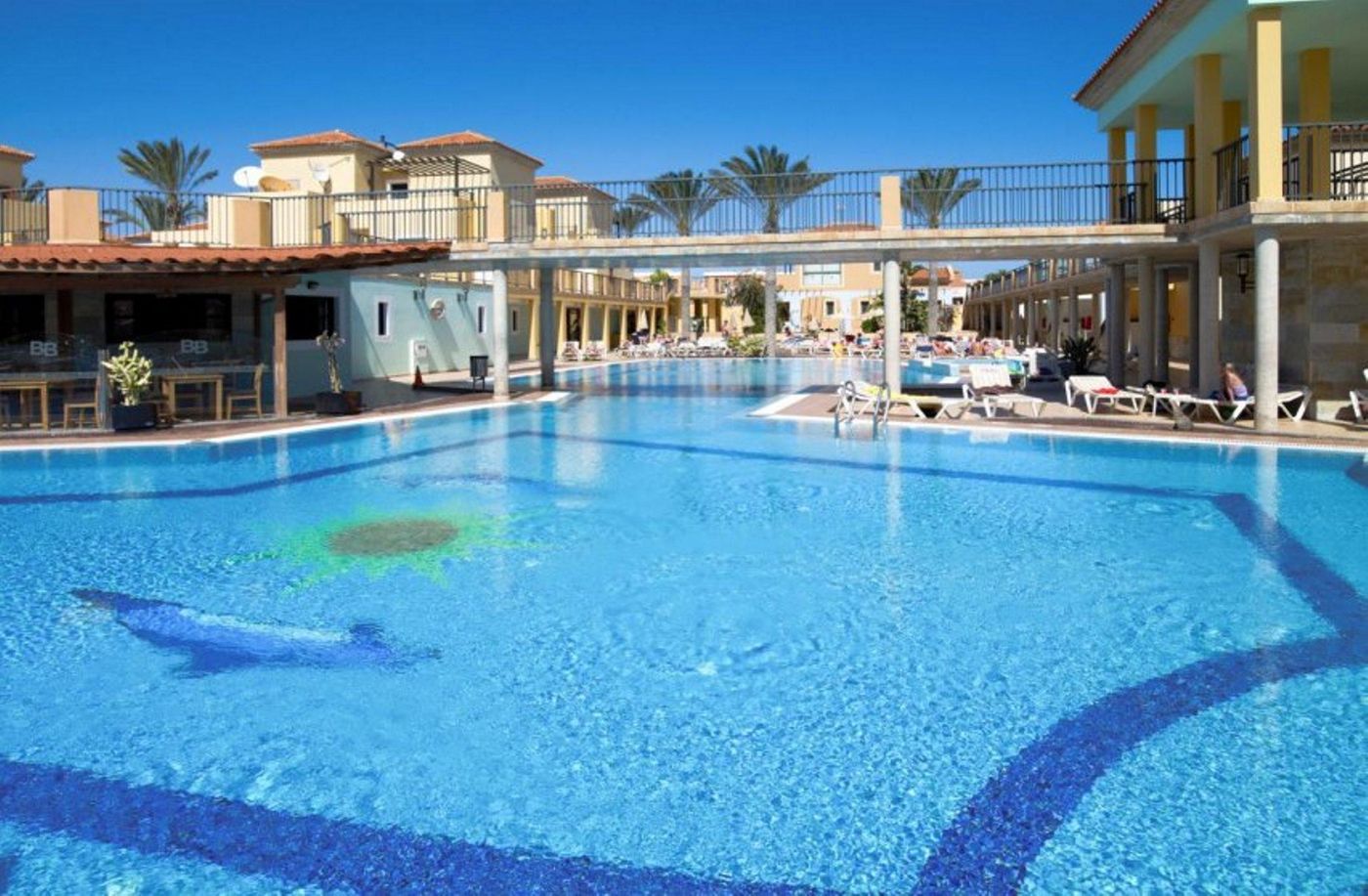 Broncemar-Beach-Pool-8