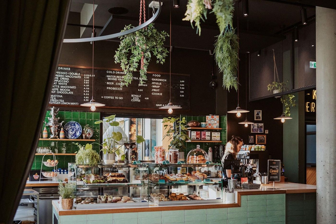 Schulz-Hotel-Berlin-Wall-At-The-East-Side-Gallery-Bar-19