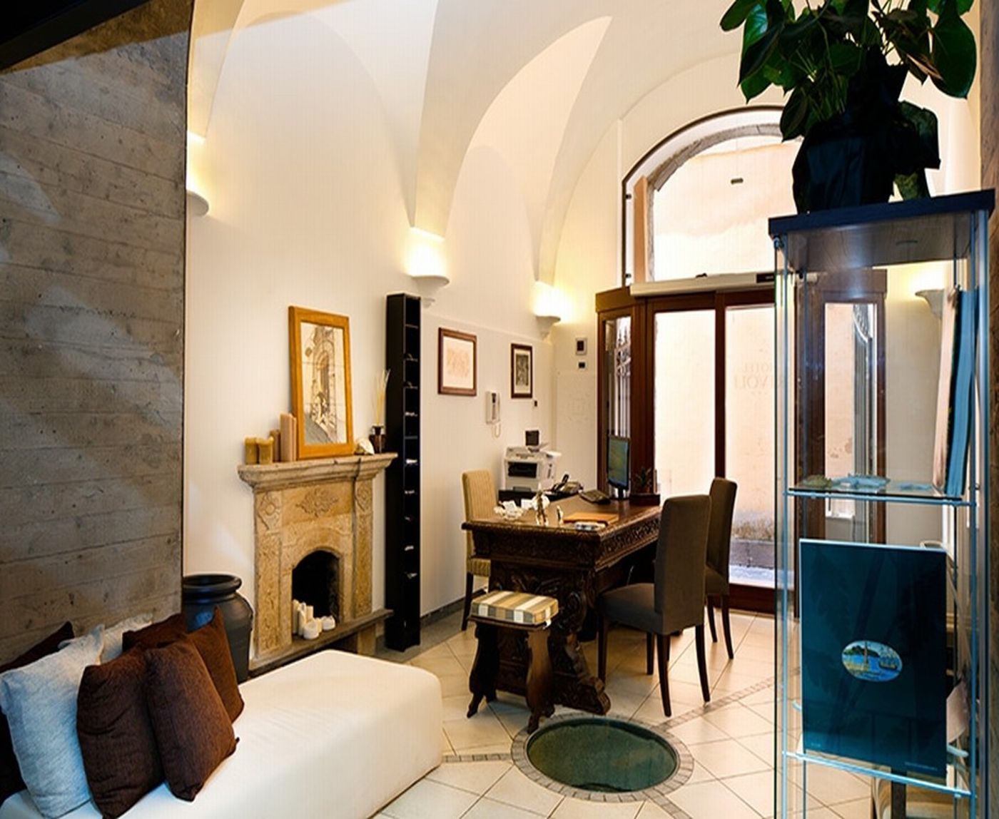 Rivoli-Sorrento-Lobby-13