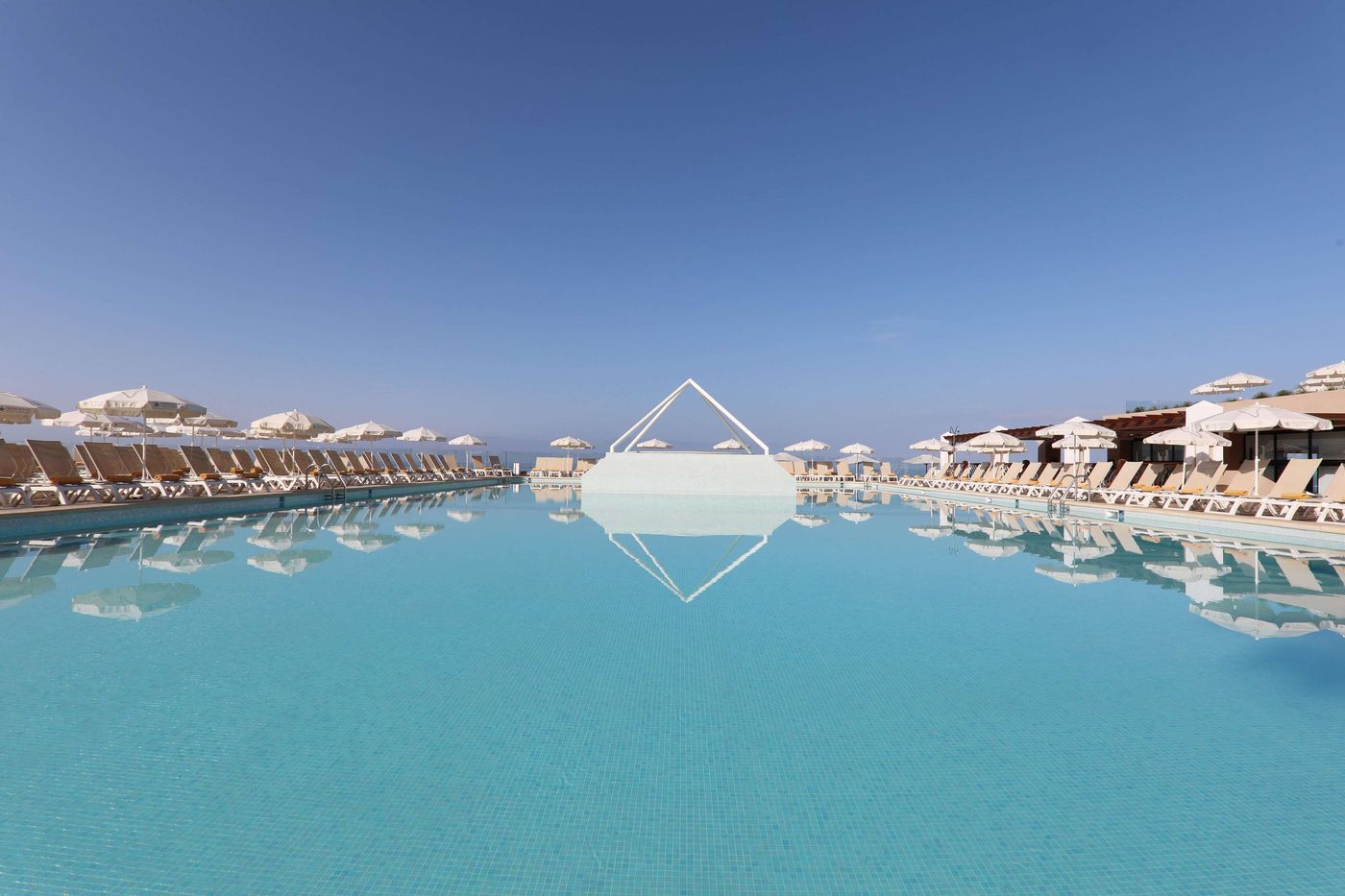 Iberostar-Waves-Bouganville-Playa-Pool-7