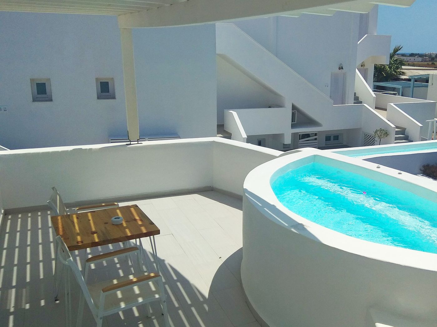 Petri-Suites-Room-16