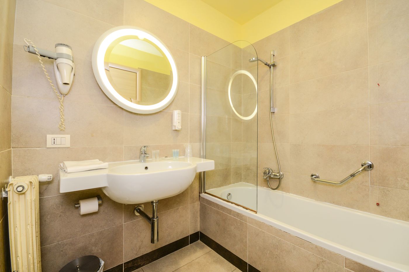 Regal Hotel & Apartments-Italy-BRESCIA-Room-8