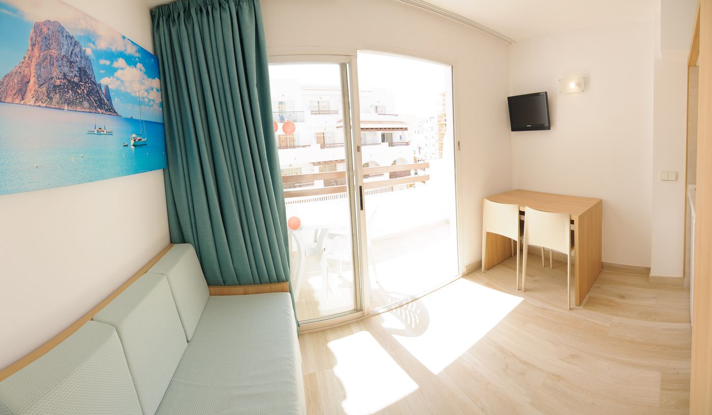 Central Park Apartments - Adults Only