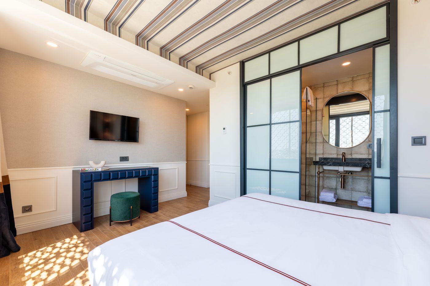 Khai-Hotel-Karakoy-Room-2