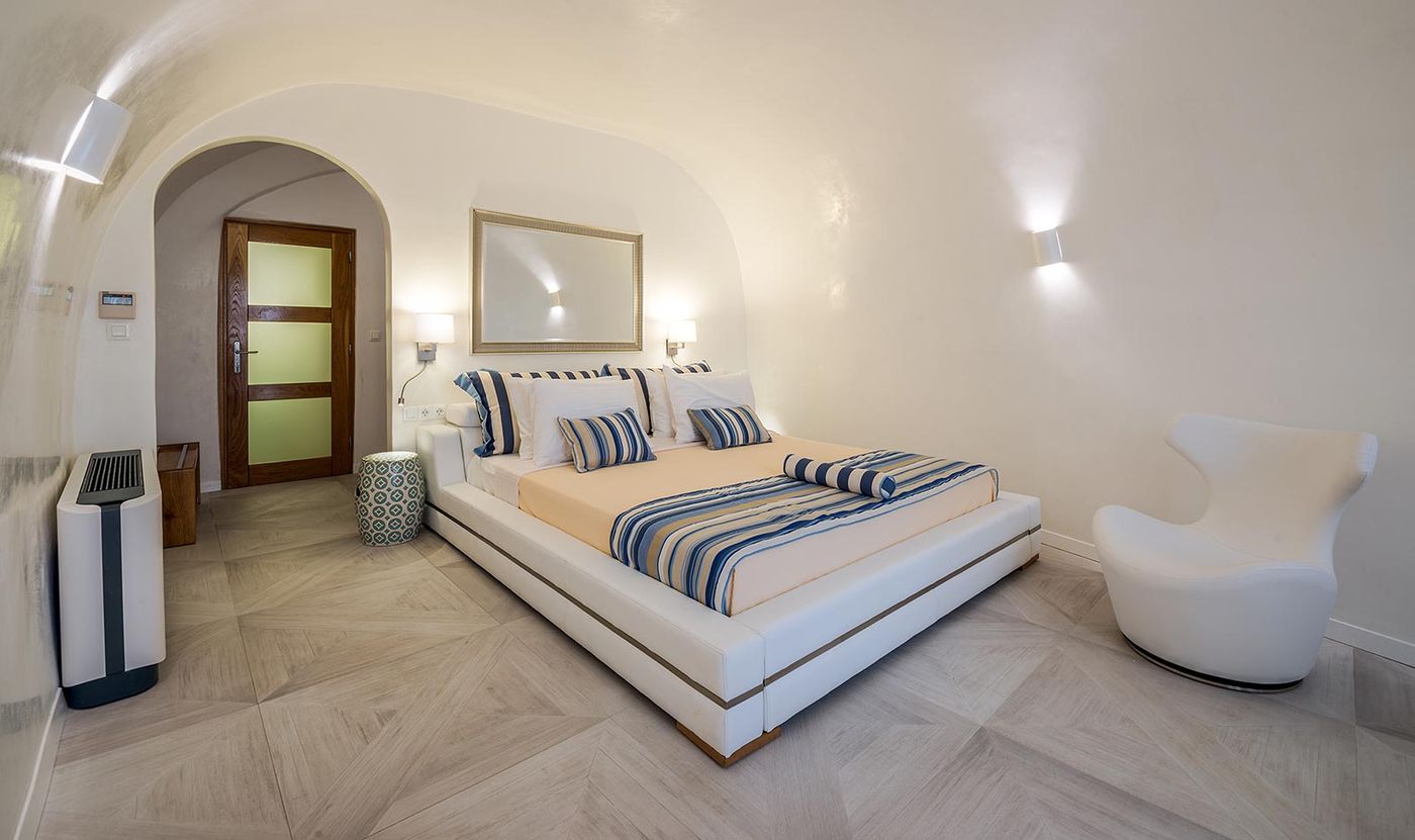 Elite-Luxury-Suites-Room-10