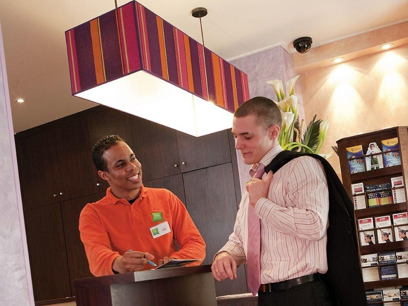 ibis-Styles-Paris-Opera-Lafayette-Lobby-18