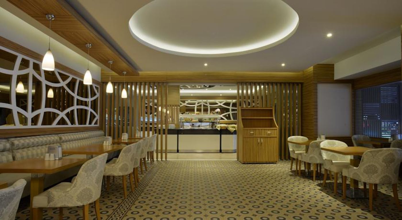 Maris-Beach-Lobby-15