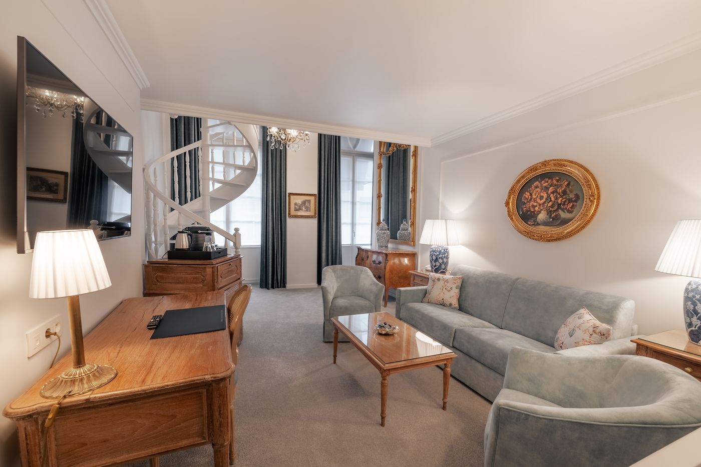 Manos-Stephanie-Hotel-Room-9