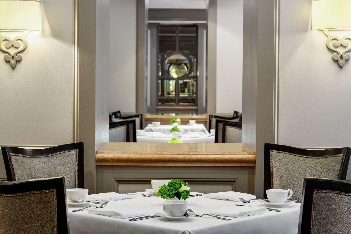 Hilton-Checkers-Los-Angeles-Restaurant-19