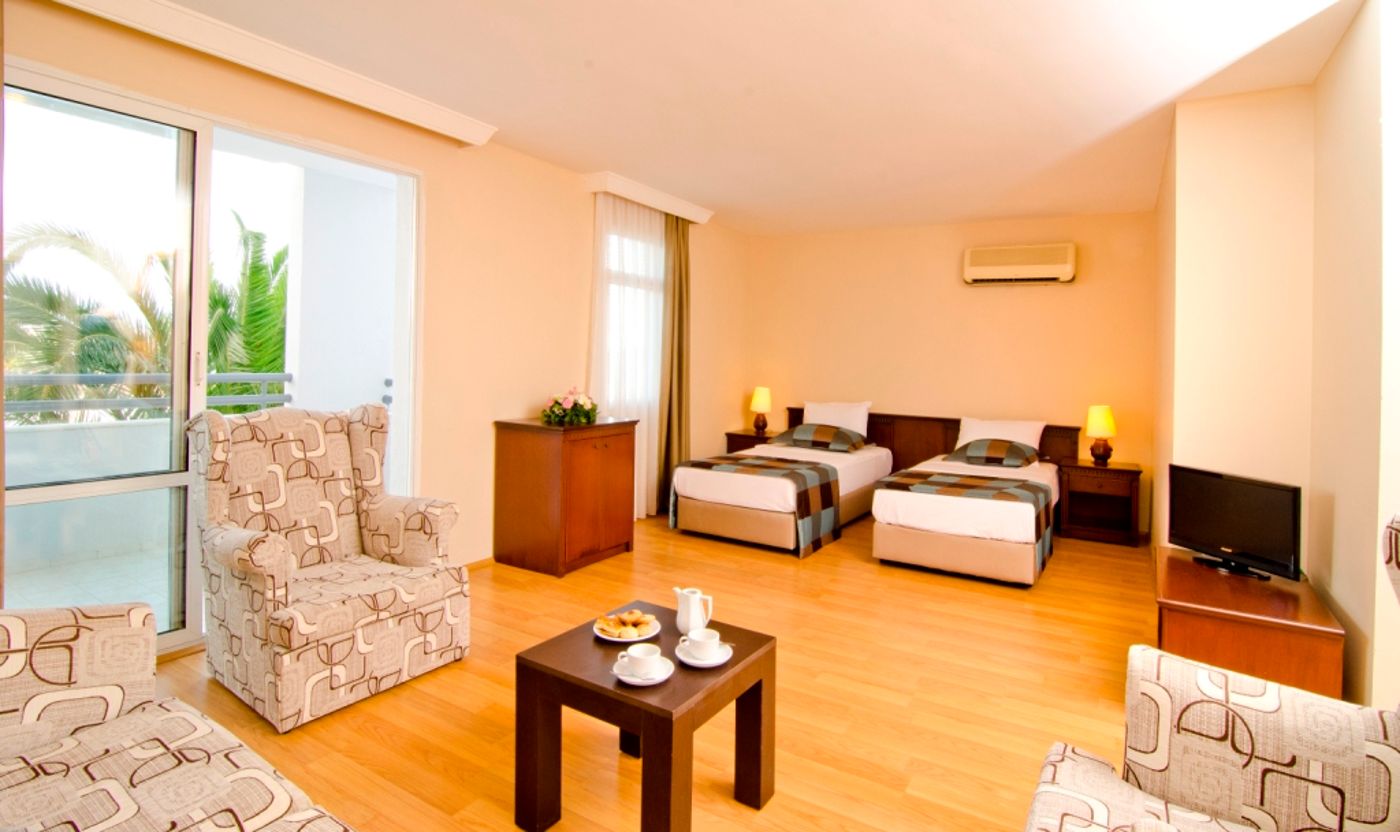 The-Panorama-Hill-Room-13