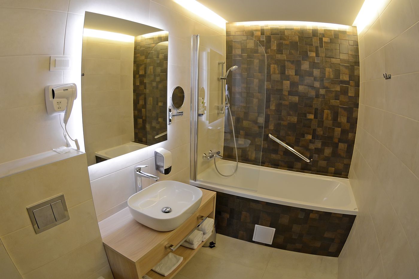 Gallus-Croatia-ZAGREB-Room-10