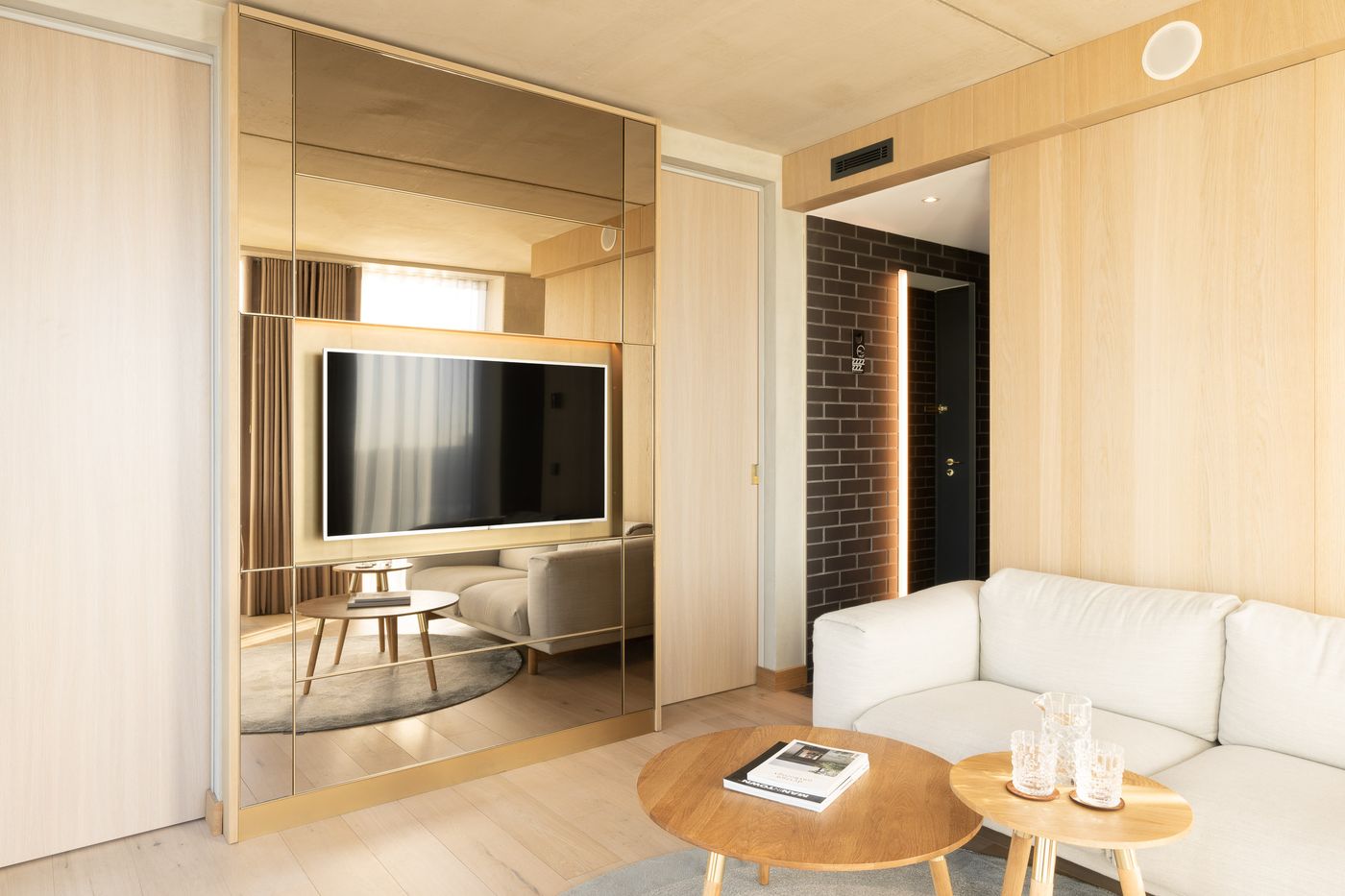 Ruby-Emma-Hotel---Bar-Room-8