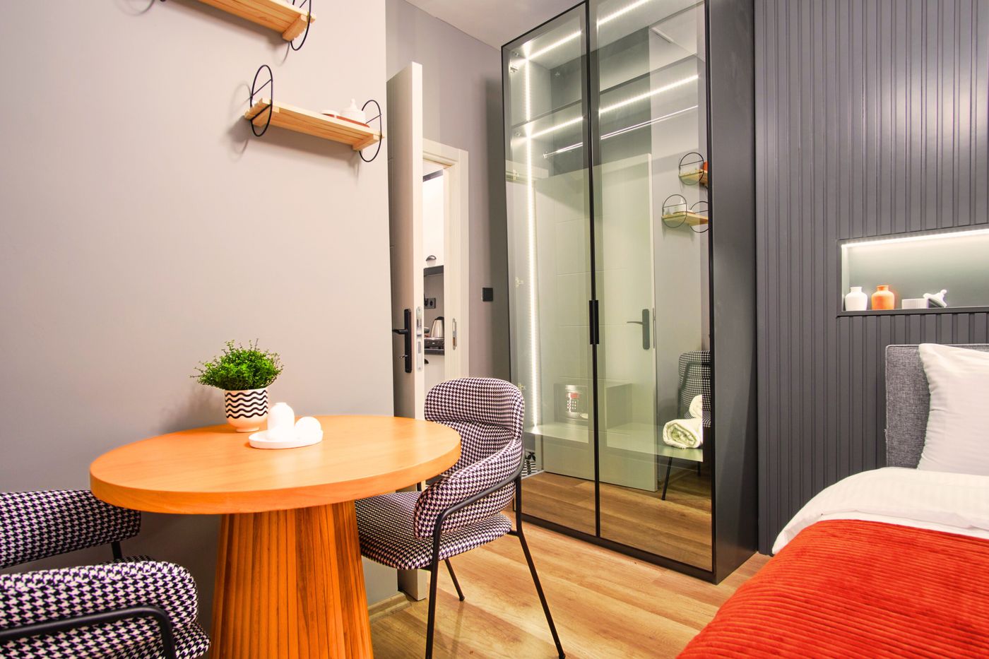 TAKS-INN-Suites-Room-19