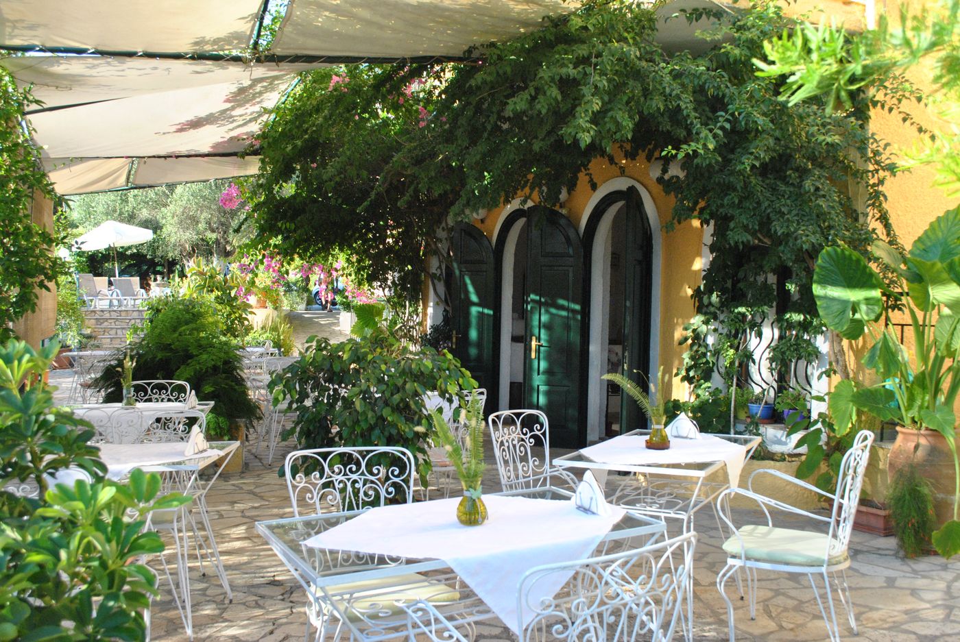 Helios-Splendid-Lobby-7