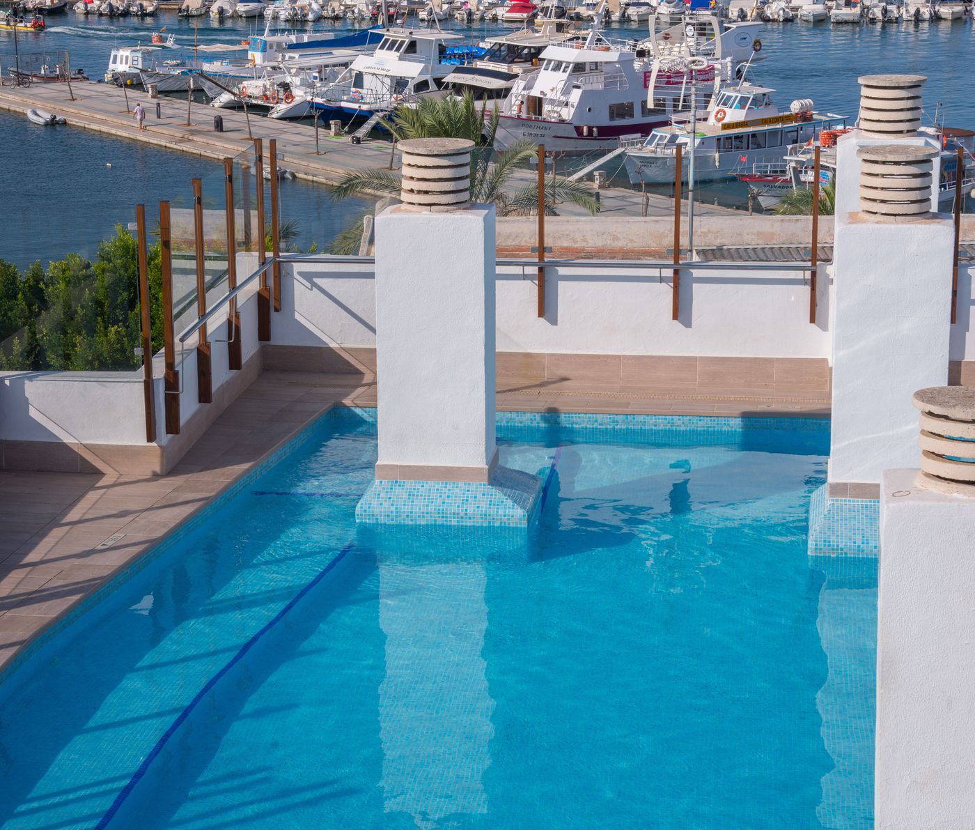 Central Park Apartments - Adults Only