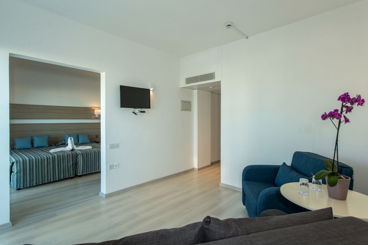 Kapetanios-Bay-Hotel-Room-8