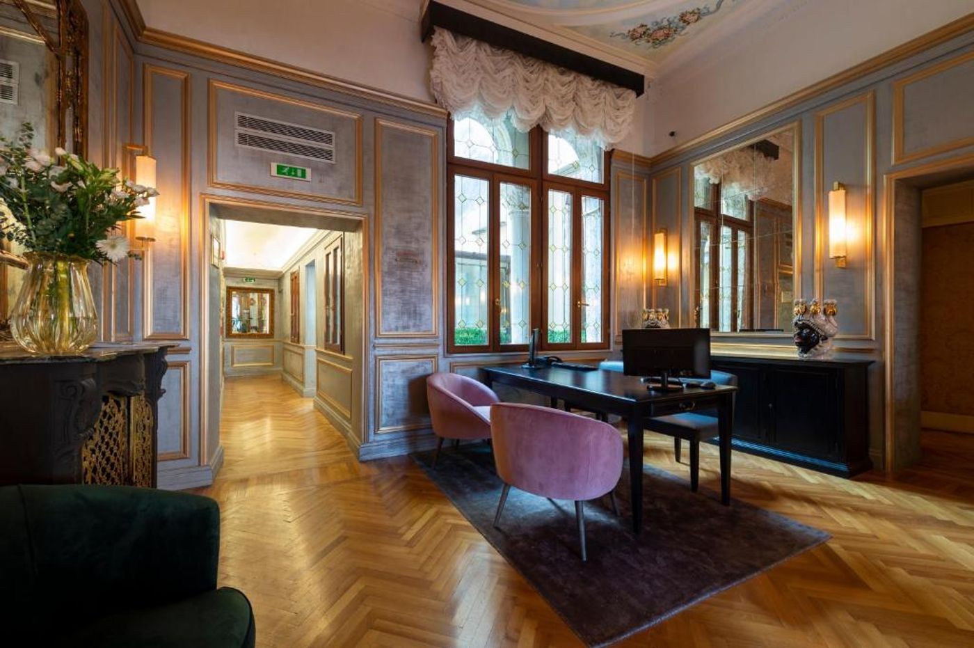 Antico-Doge---a-Member-of-Elizabeth-Hotel-Lobby-3