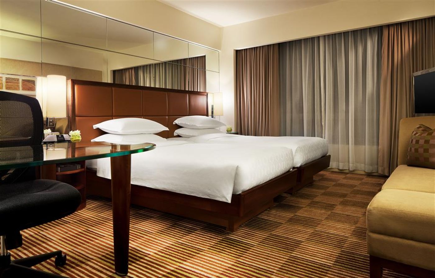 Sheraton-Hong-Kong-Hotel---Towers-Room-47