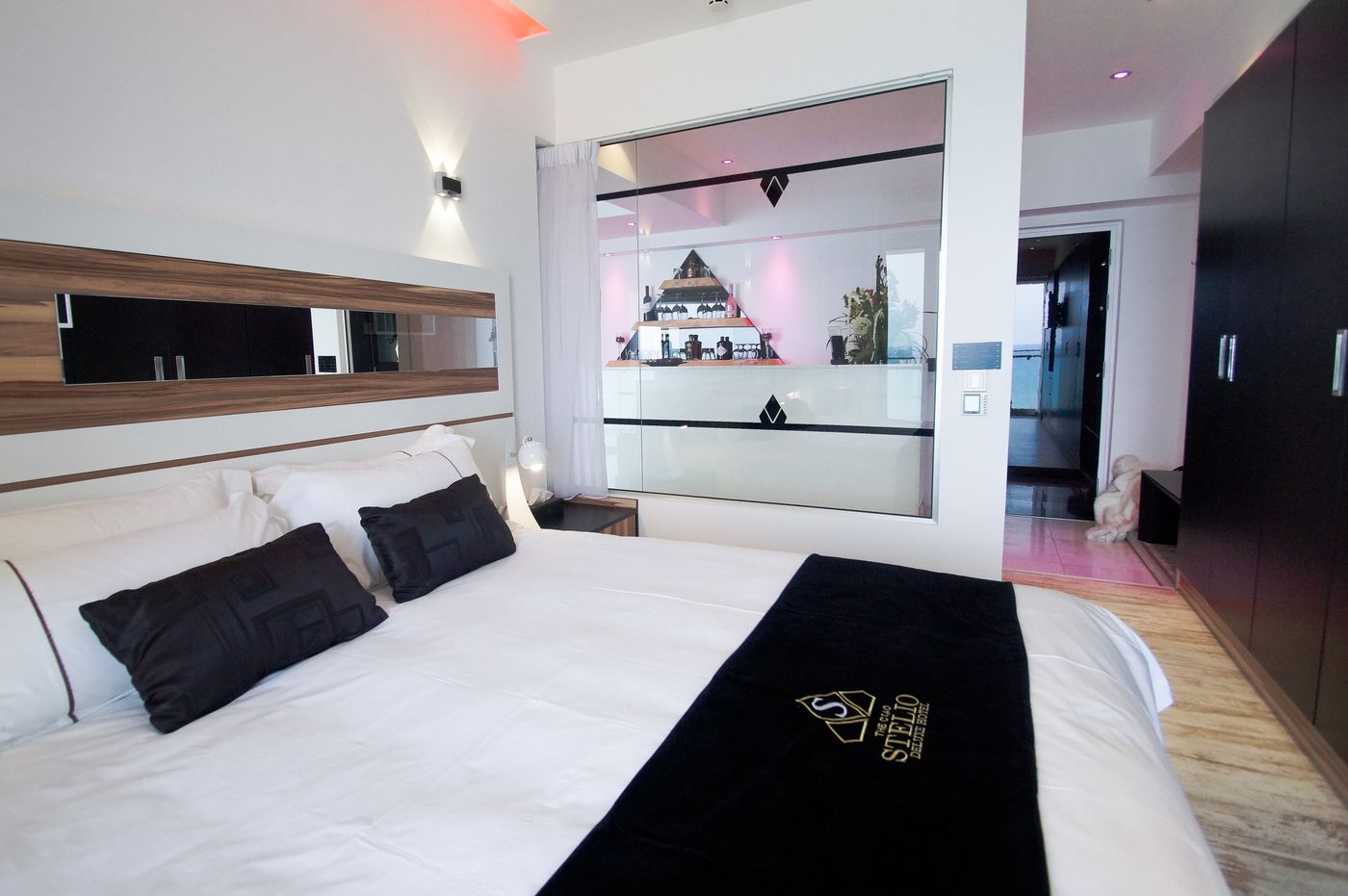 The-Ciao-Stelio-Deluxe-Hotel-Room-32