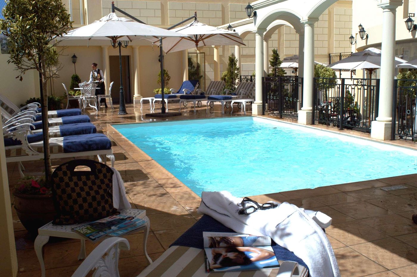 Radisson-Blu-Le-Vendome-Pool-52