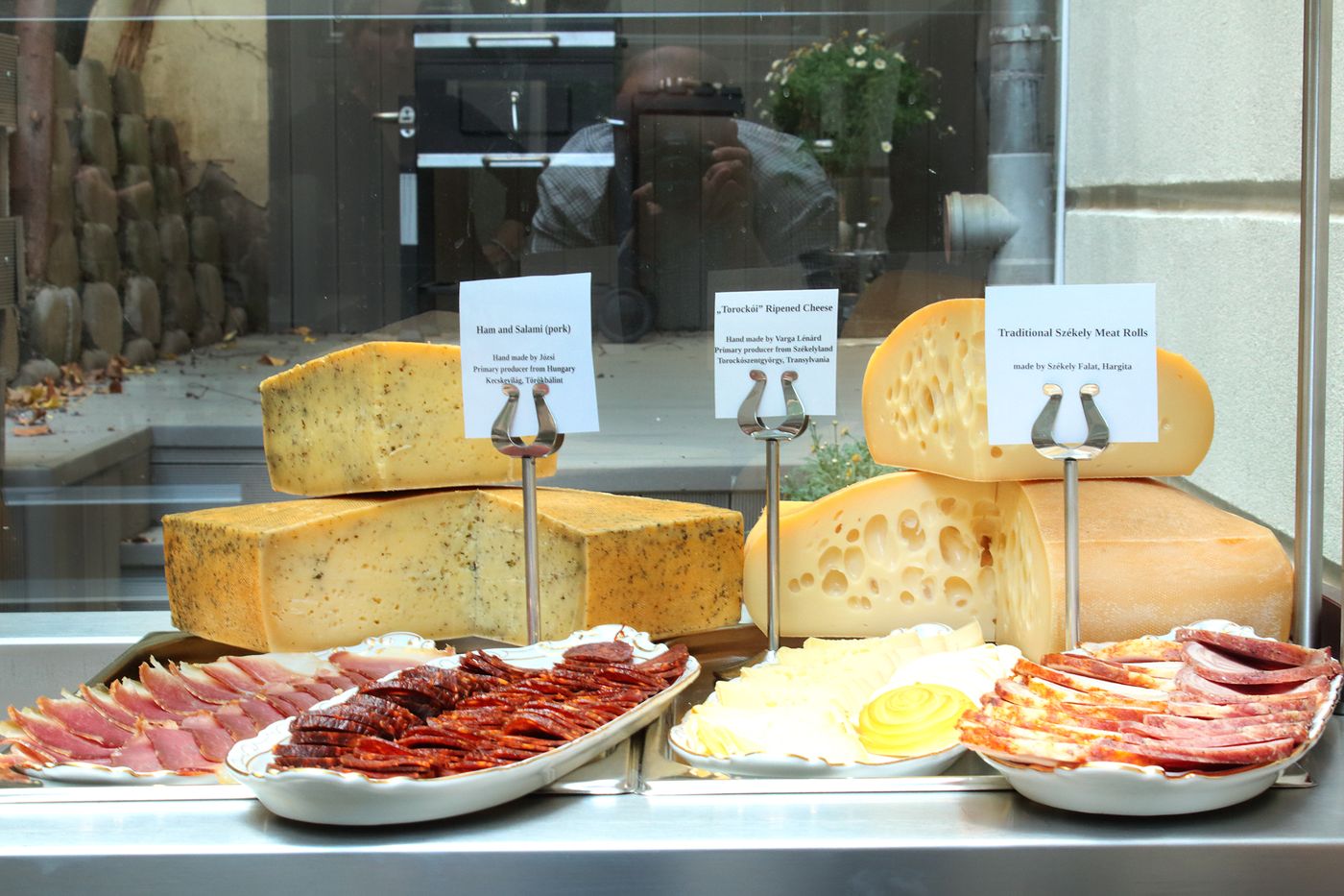 Milford-Suites-Restaurant-16