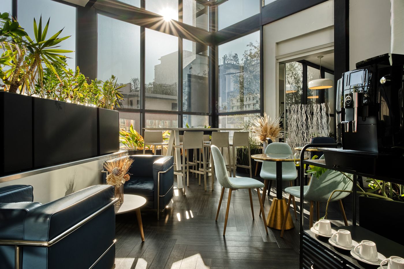 Hotel-Atrium-Lobby-12