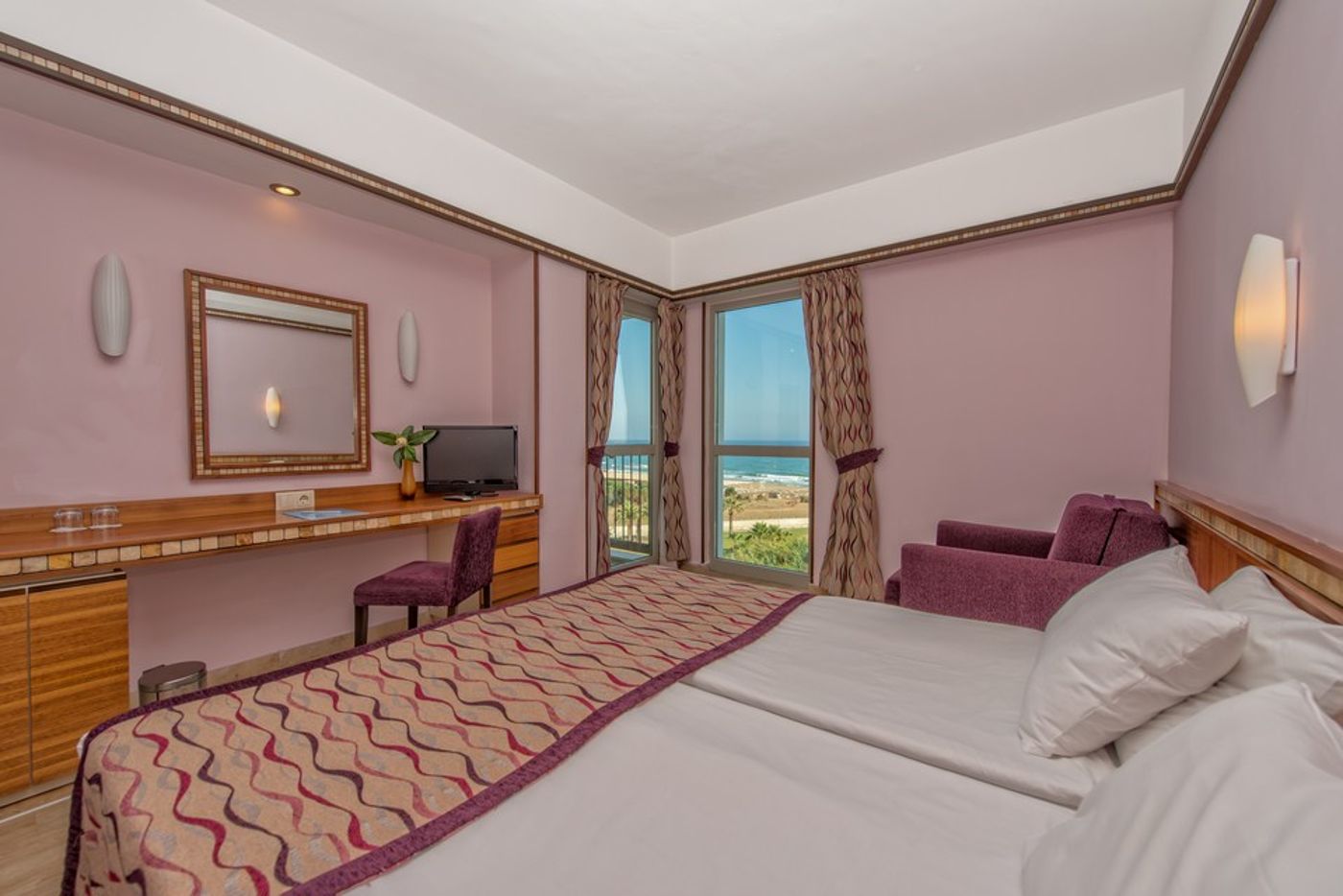 Royal-Atlantis-Beach-Room-16