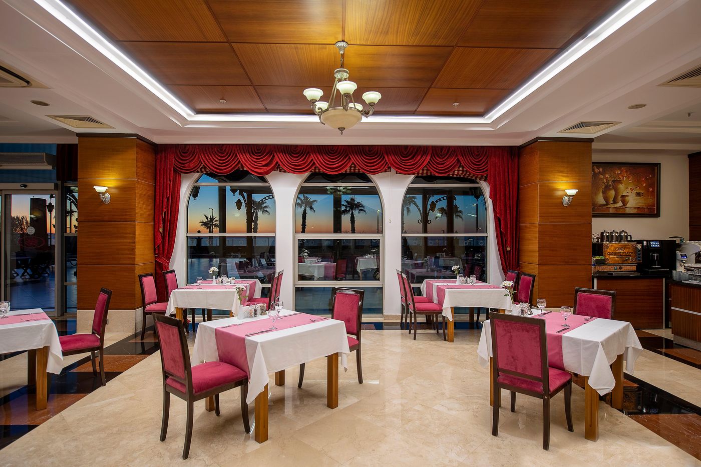 Crowne-Plaza-Antalya-Restaurant-54