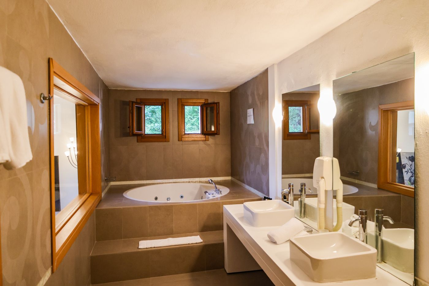 Kanapitsa-Mare-Room-47