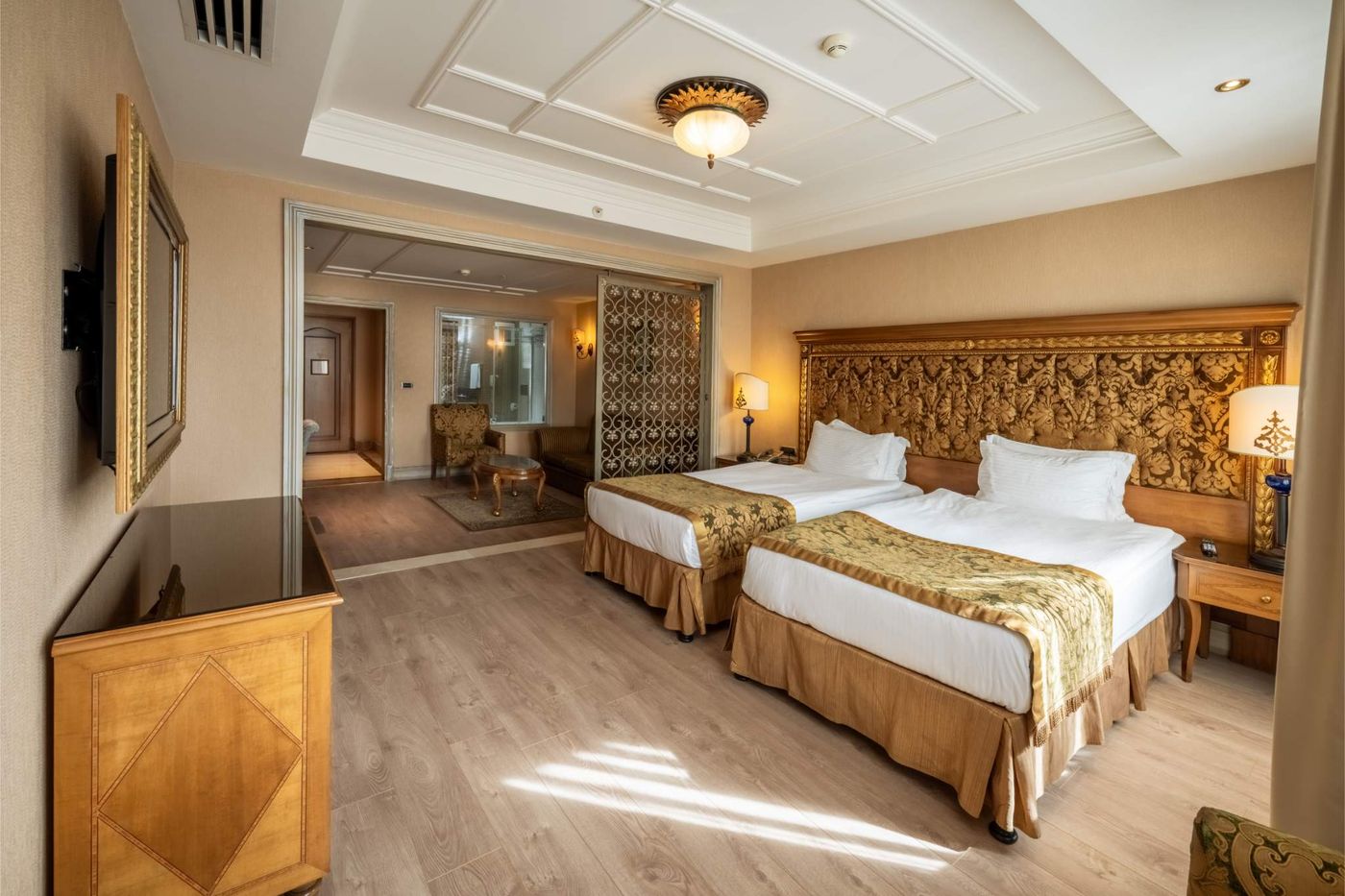 The-Central-Palace-Boutique-Room-6