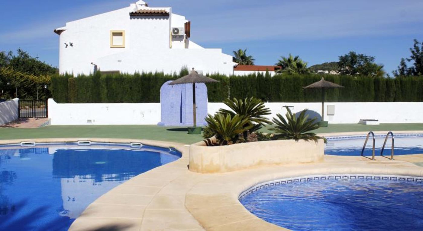 Puerta-del-Sol-Apartamentos-Pool-4